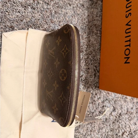 Louis Vuitton Monogram cosmetic pm bag - Picture 7 of 7